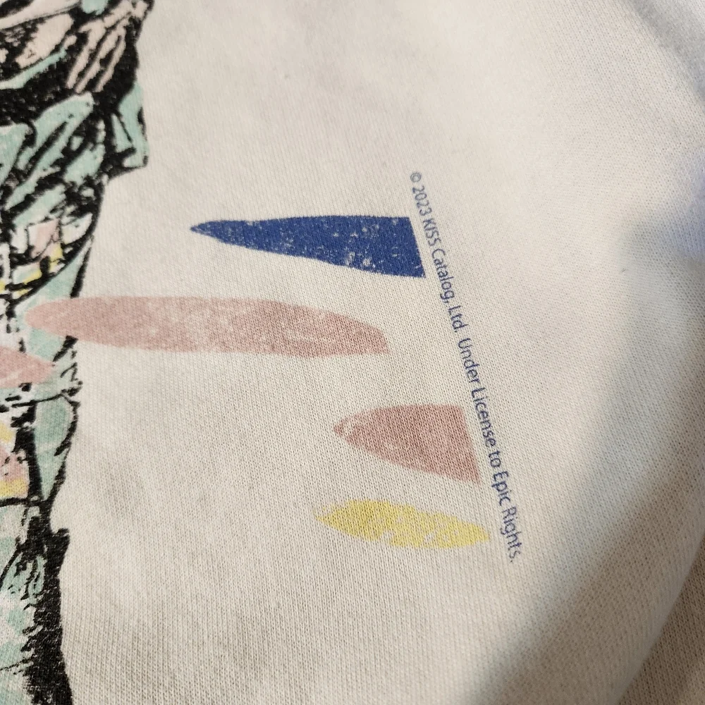 Graphic Print KISS White Sweater S/M - Picture 13 of 13